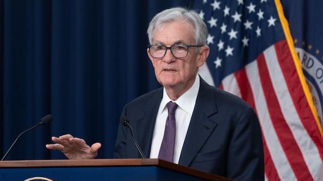 宏观博弈:美联储货币政策的“双向挤压”与通胀锚定逻辑 股票财经