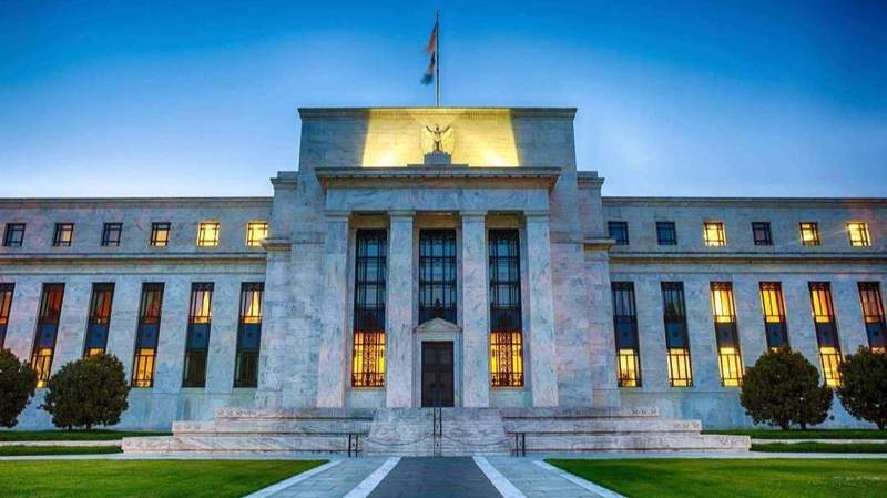 宏观博弈:美联储货币政策的“双向挤压”与通胀锚定逻辑 股票财经