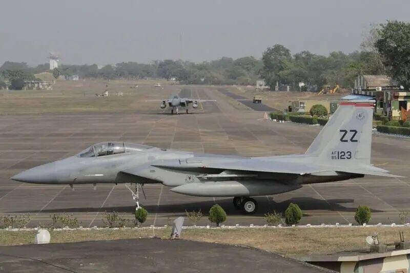 【深度解析】从F-15E被击落到双飞行员获救：美军伊朗境内的24小时极限营救行动 新闻