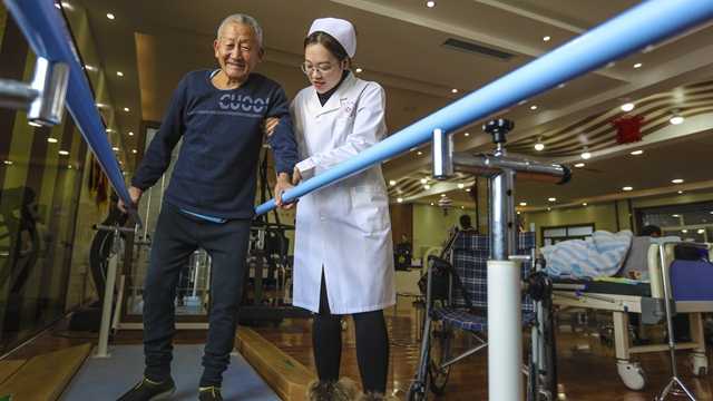  数据透视·美国社会撕裂：民调揭示特朗普执政困境与伊朗政策民意走向 新闻