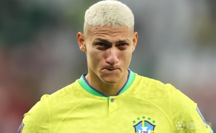  从深渊边缘到绿茵王者：里沙利松的心理重建与技术蜕变 体育新闻